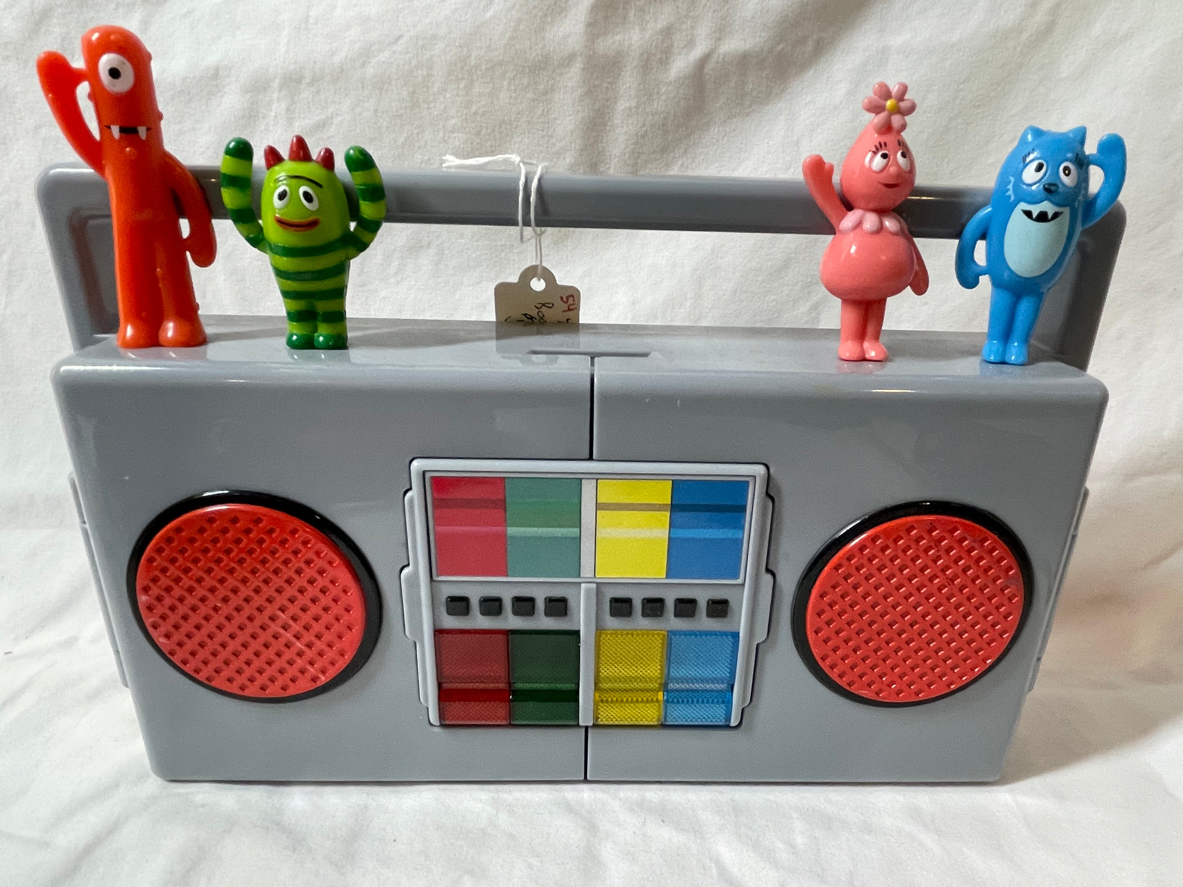 Yo Gabba Gabba Welcome to Gabba Land Hardcover Boombox Book With Figures  Lot Toy 