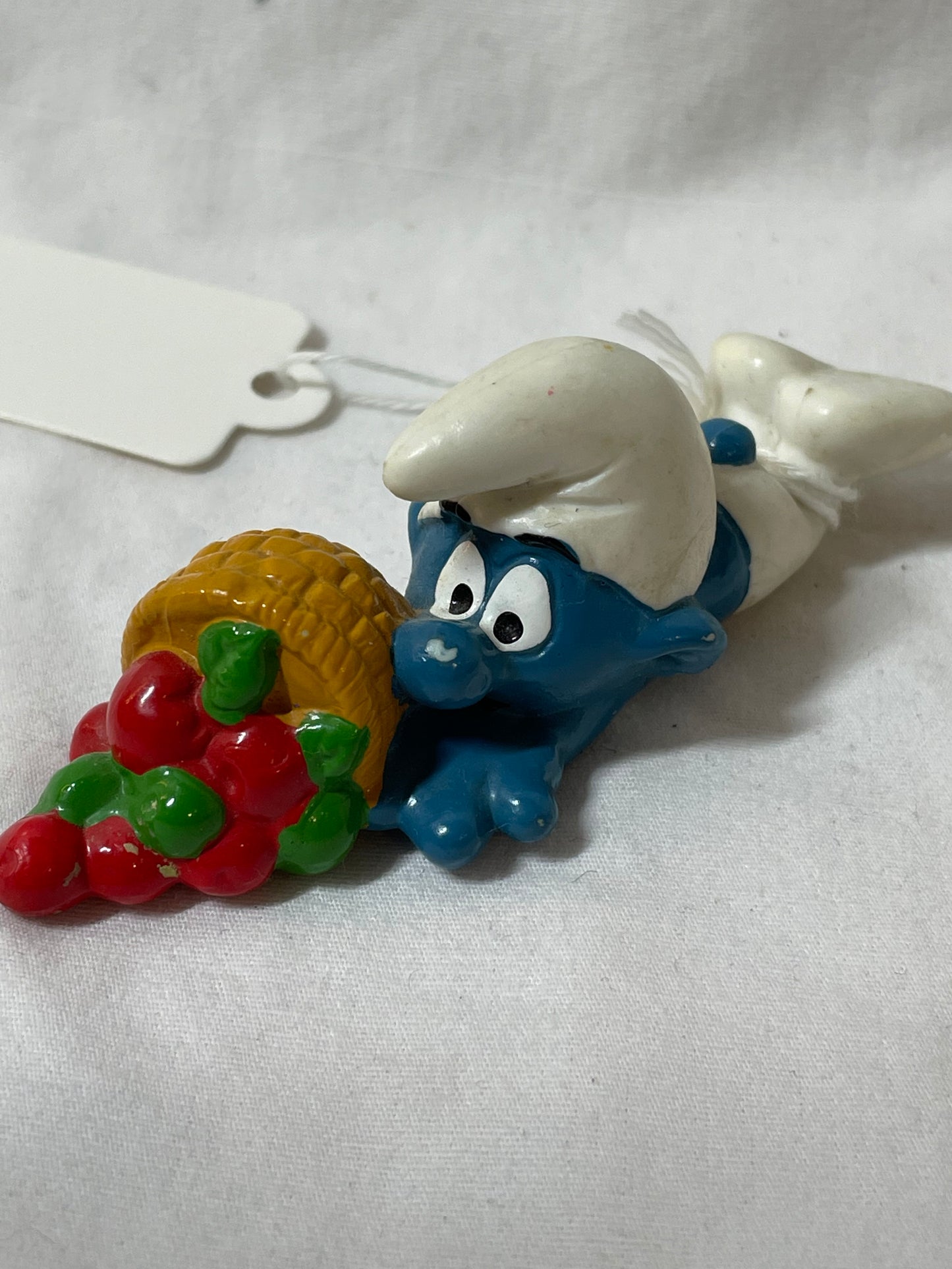 Smurfs - Clumsy w/ Fruit 1983 #100104