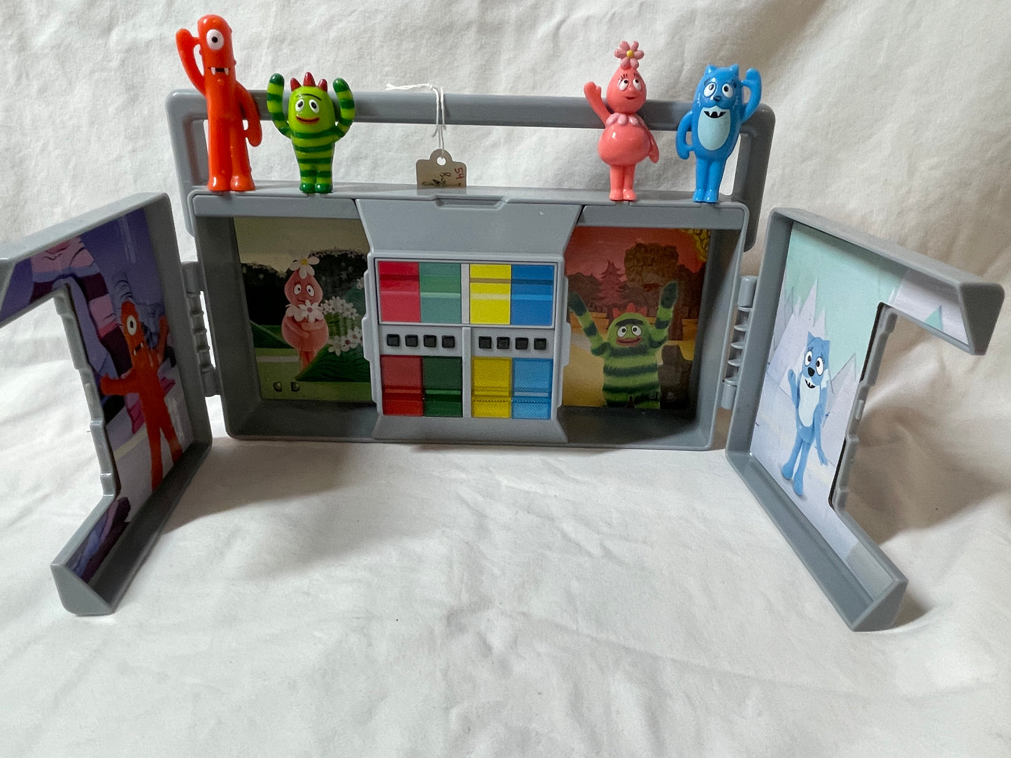 Yo Gabba Gabba Welcome to Gabba Land Hardcover Boombox Book With Figures  Lot Toy -  Canada
